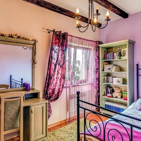 Comfortable With Garden, By The Casa vacanze *