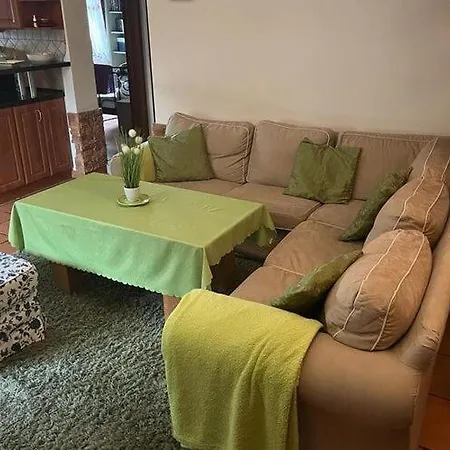 Сasa de vacaciones Comfortable With Garden, By The *