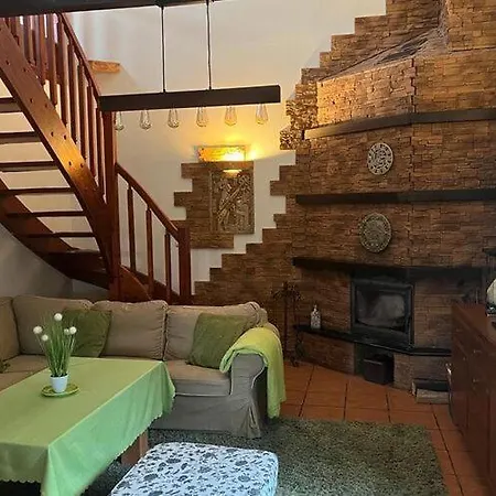 Comfortable With Garden, By The Сasa de vacaciones Podamirowo