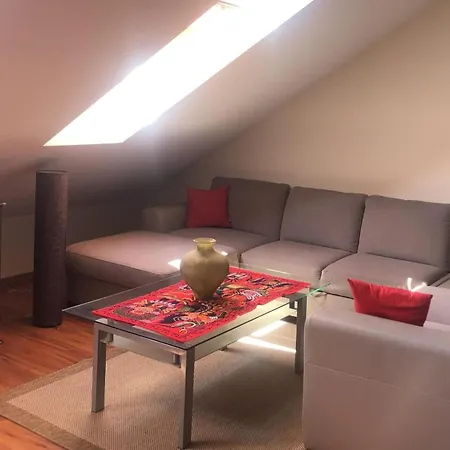 Сasa de vacaciones Comfortable With Garden, By The